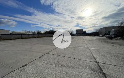 Prenájom spevnenej plochy využiteľnej napríklad na parkovanie kamiónov