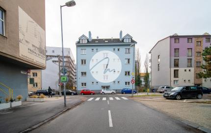 Na predaj 2-izbový byt s veľkým balkónom – Klincová ulica, Bratislava