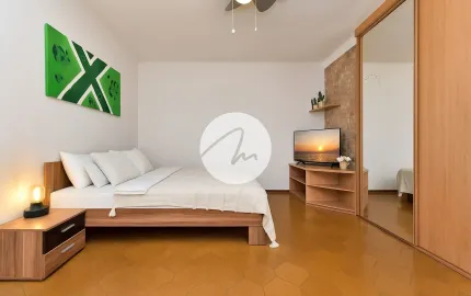 MARLICK PROPERTY- 3IZBOVÝ BYT - 65m2- OBCHODNÁ -STARÉ MESTO