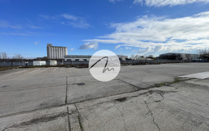 Prenájom spevnenej plochy využiteľnej napríklad na parkovanie kamiónov Senec