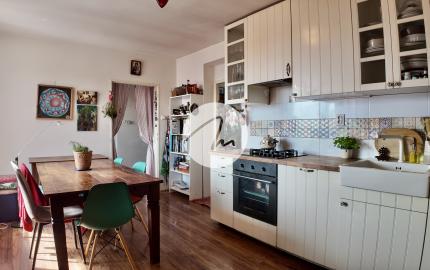 Dom s nekonečným potenciálom: 2 priestranné byty, podnikanie a bývanie vo Vinosadoch