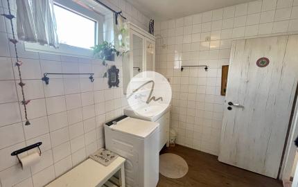 Dom s nekonečným potenciálom: 2 priestranné byty, podnikanie a bývanie vo Vinosadoch