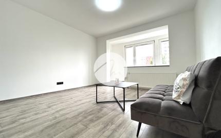 NA PREDAJ- 1-IZBOVÝ BYT  32,6 m²- KOMPLETNE ZREKONŠTUOVANÝ -ROVNIANKOVÁ-PETRŽÁLKA