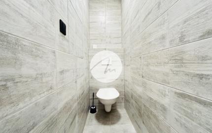 NA PREDAJ- 1-IZBOVÝ BYT  32,6 m²- KOMPLETNE ZREKONŠTUOVANÝ -ROVNIANKOVÁ-PETRŽÁLKA