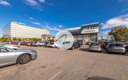 116 m² priestoru v Ružinove + zimná záhrada, garáž, 30 m² sklad