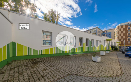 116 m² priestoru v Ružinove + zimná záhrada, garáž, 30 m² sklad