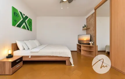 MARLICK PROPERTY- 3IZBOVÝ BYT - 65m2- OBCHODNÁ -STARÉ MESTO
