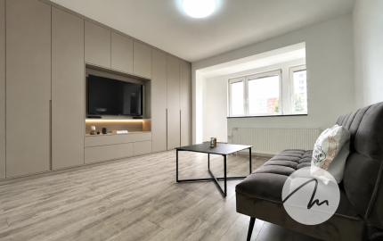 NA PREDAJ- 1-IZBOVÝ BYT  32,6 m²- KOMPLETNE ZREKONŠTRUOVANÝ -ROVNIANKOVÁ-PETRŽÁLKA