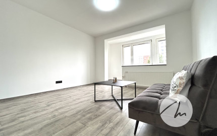 NA PREDAJ- 1-IZBOVÝ BYT  32,6 m²- KOMPLETNE ZREKONŠTRUOVANÝ -ROVNIANKOVÁ-PETRŽÁLKA