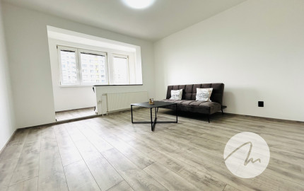 NA PREDAJ- 1-IZBOVÝ BYT  32,6 m²- KOMPLETNE ZREKONŠTRUOVANÝ -ROVNIANKOVÁ-PETRŽÁLKA