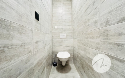 NA PREDAJ- 1-IZBOVÝ BYT  32,6 m²- KOMPLETNE ZREKONŠTRUOVANÝ -ROVNIANKOVÁ-PETRŽÁLKA