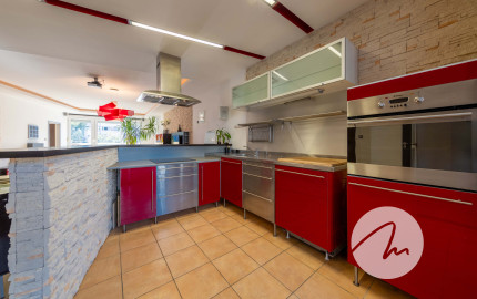116 m² priestoru v Ružinove + zimná záhrada, garáž, 30 m² sklad