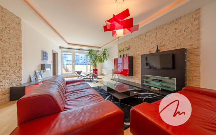 116 m² priestoru v Ružinove + zimná záhrada, garáž, 30 m² sklad