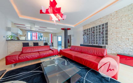 116 m² priestoru v Ružinove + zimná záhrada, garáž, 30 m² sklad