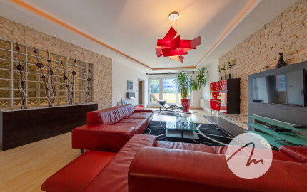 116 m² priestoru v Ružinove + zimná záhrada, garáž, 30 m² sklad