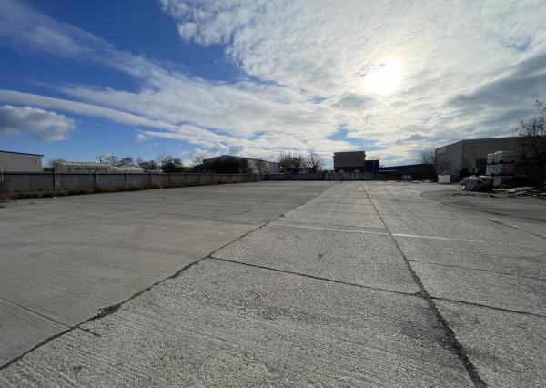 Prenájom spevnenej plochy využiteľnej napríklad na parkovanie kamiónov