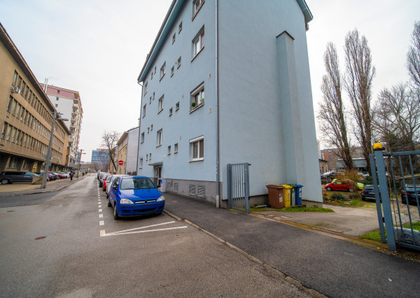 Na predaj 2-izbový byt s veľkým balkónom – Klincová ulica, Bratislava
