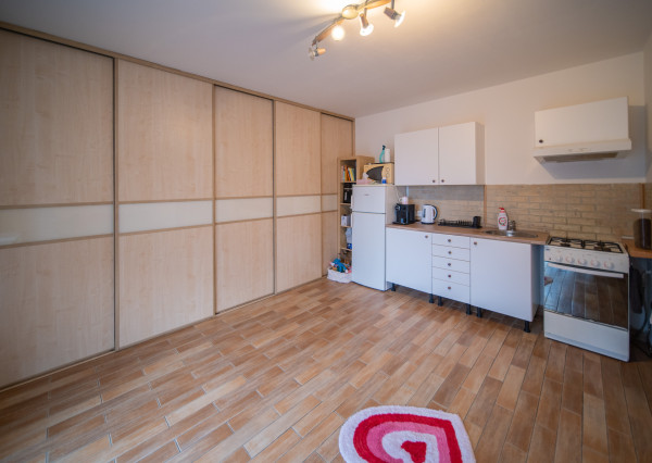 Na predaj 2-izbový byt s veľkým balkónom – Klincová ulica, Bratislava