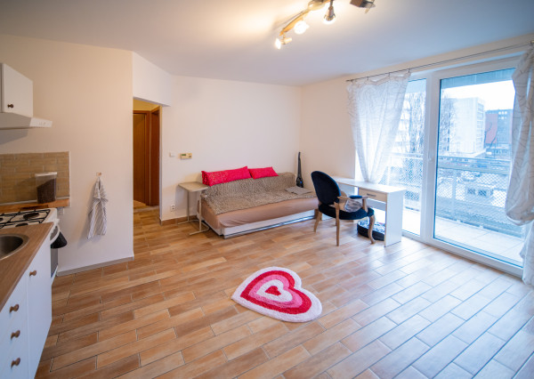 Na predaj 2-izbový byt s veľkým balkónom – Klincová ulica, Bratislava