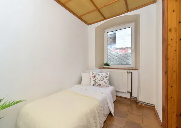 MARLICK PROPERTY- 3IZBOVÝ BYT - 65m2- OBCHODNÁ -STARÉ MESTO