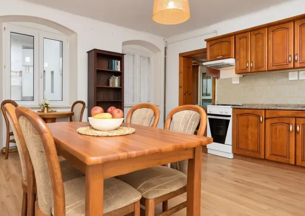 MARLICK PROPERTY- 3IZBOVÝ BYT - 65m2- OBCHODNÁ -STARÉ MESTO