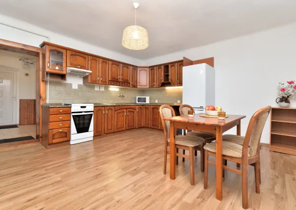 MARLICK PROPERTY- 3IZBOVÝ BYT - 65m2- OBCHODNÁ -STARÉ MESTO