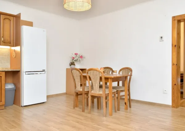 MARLICK PROPERTY- 3IZBOVÝ BYT - 65m2- OBCHODNÁ -STARÉ MESTO