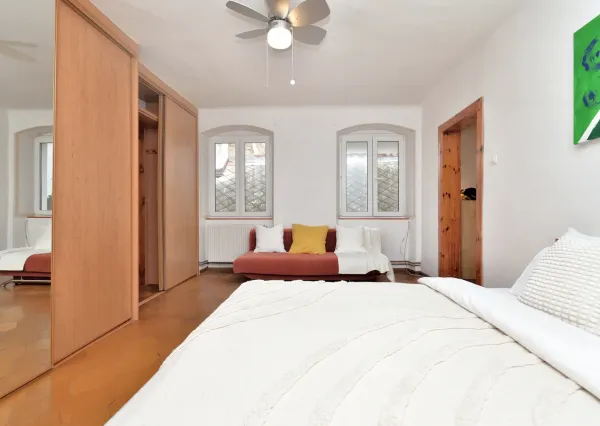 MARLICK PROPERTY- 3IZBOVÝ BYT - 65m2- OBCHODNÁ -STARÉ MESTO