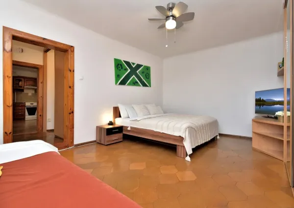 MARLICK PROPERTY- 3IZBOVÝ BYT - 65m2- OBCHODNÁ -STARÉ MESTO