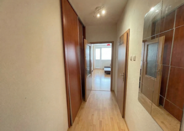 PREDAJ- 1 IZBOVÝ BYT 33,35m2-RAČIANSKÁ- BRATISLAVA