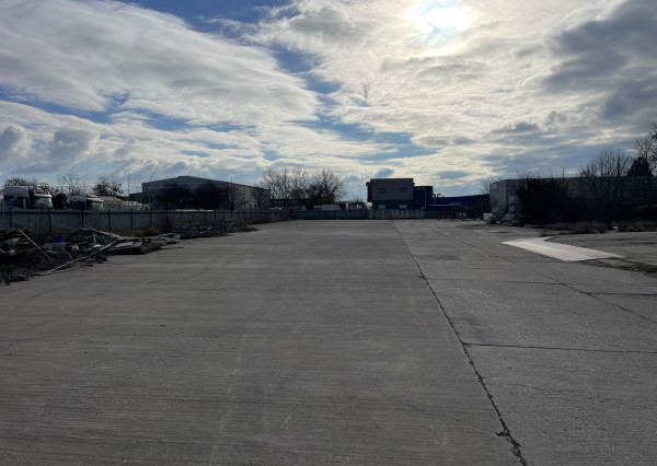 Prenájom spevnenej plochy využiteľnej napríklad na parkovanie kamiónov Senec