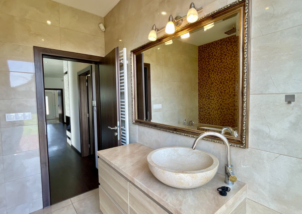 3izbový rodinný dom na prenájom s veľkou podzemnou pivnicou v Malinove