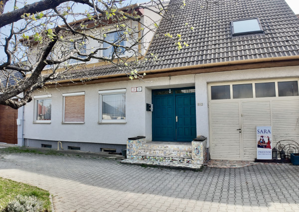 Dom s nekonečným potenciálom: 2 priestranné byty, podnikanie a bývanie vo Vinosadoch