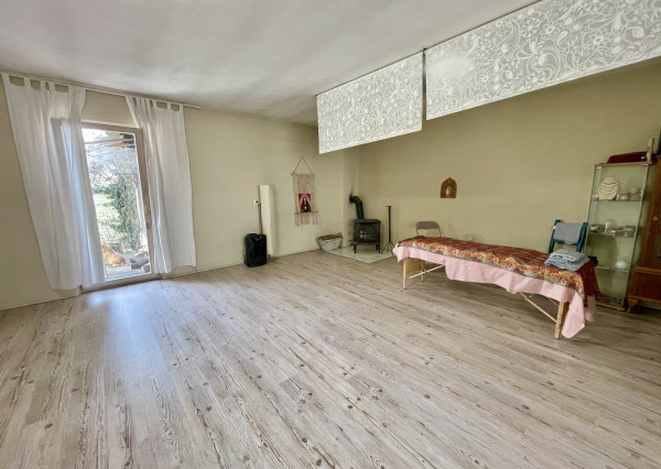 Dom s nekonečným potenciálom: 2 priestranné byty, podnikanie a bývanie vo Vinosadoch