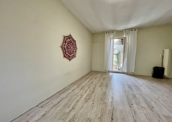 Dom s nekonečným potenciálom: 2 priestranné byty, podnikanie a bývanie vo Vinosadoch