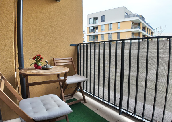 Slnečný 2i apartmán v Novom Ružinove s vlastným parkovaním