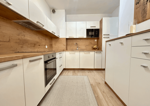 Slnečný 2i apartmán v Novom Ružinove s vlastným parkovaním