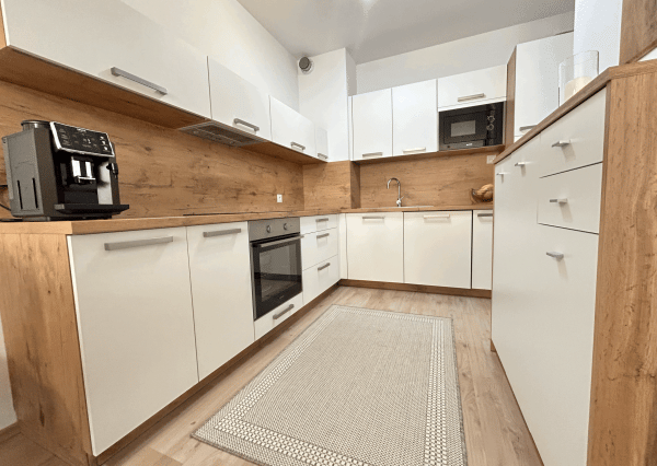 Slnečný 2i apartmán v Novom Ružinove s vlastným parkovaním