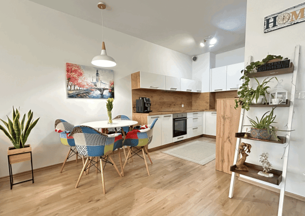 Slnečný 2i apartmán v Novom Ružinove s vlastným parkovaním