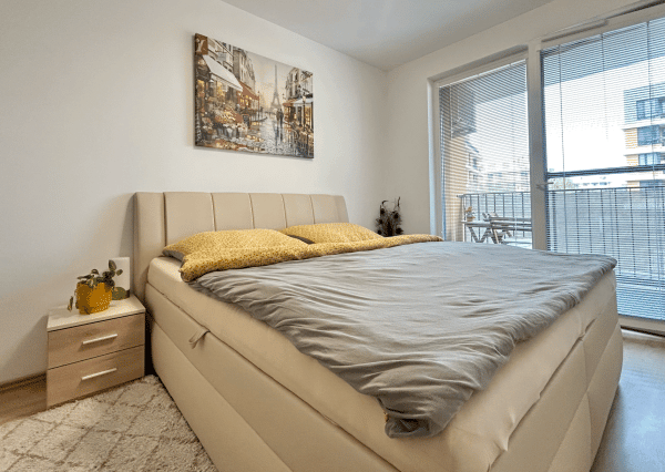 Slnečný 2i apartmán v Novom Ružinove s vlastným parkovaním