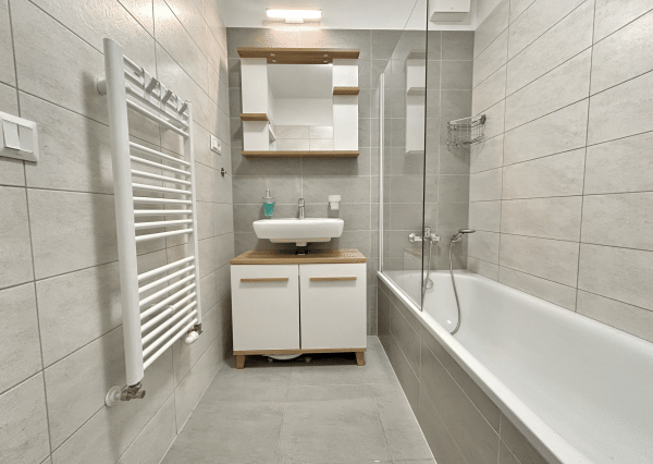 Slnečný 2i apartmán v Novom Ružinove s vlastným parkovaním