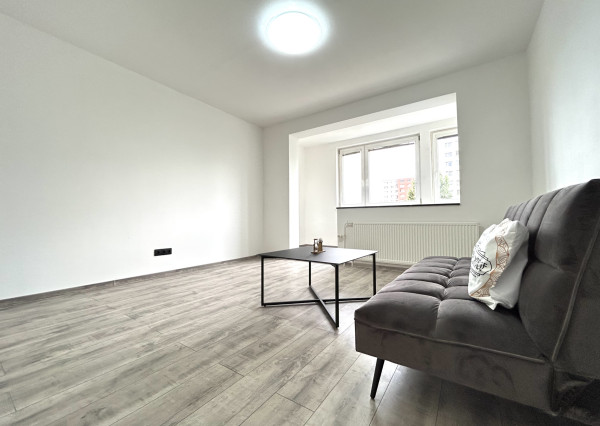 NA PREDAJ- 1-IZBOVÝ BYT  32,6 m²- KOMPLETNE ZREKONŠTUOVANÝ -ROVNIANKOVÁ-PETRŽÁLKA