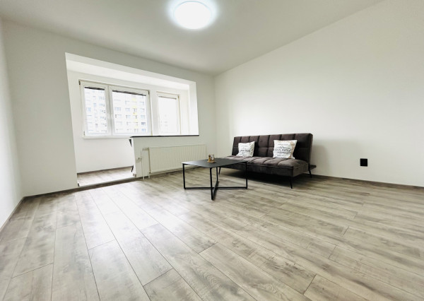 NA PREDAJ- 1-IZBOVÝ BYT  32,6 m²- KOMPLETNE ZREKONŠTUOVANÝ -ROVNIANKOVÁ-PETRŽÁLKA
