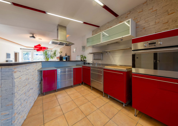 116 m² priestoru v Ružinove + zimná záhrada, garáž, 30 m² sklad