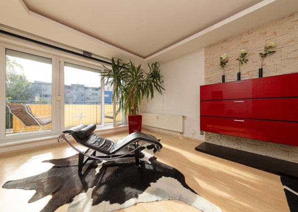 116 m² priestoru v Ružinove + zimná záhrada, garáž, 30 m² sklad