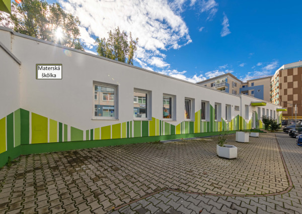 116 m² priestoru v Ružinove + zimná záhrada, garáž, 30 m² sklad