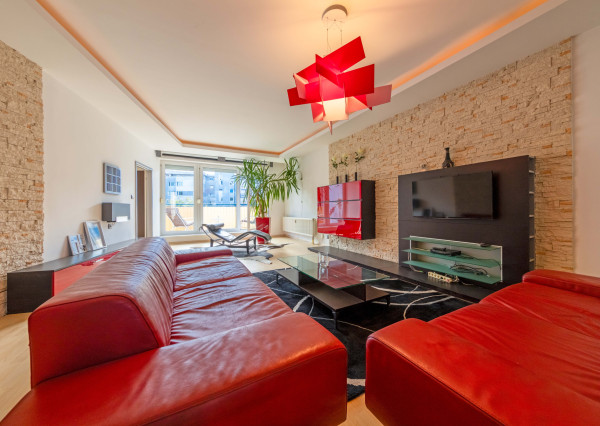 116 m² priestoru v Ružinove + zimná záhrada, garáž, 30 m² sklad