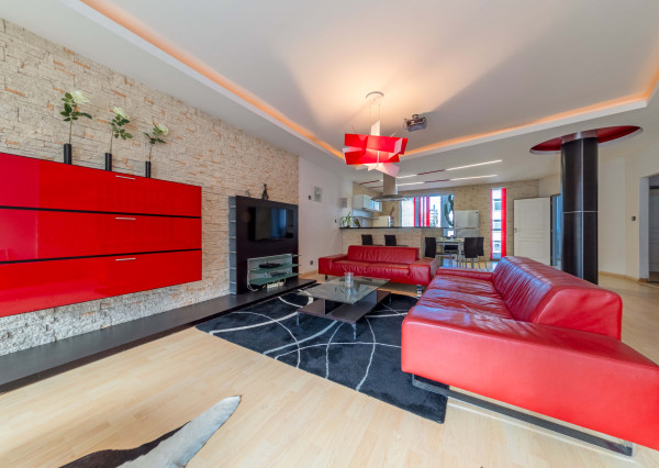 116 m² priestoru v Ružinove + zimná záhrada, garáž, 30 m² sklad