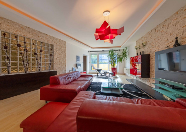116 m² priestoru v Ružinove + zimná záhrada, garáž, 30 m² sklad