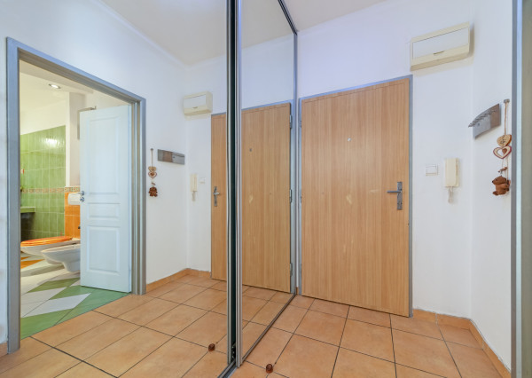 116 m² priestoru v Ružinove + zimná záhrada, garáž, 30 m² sklad